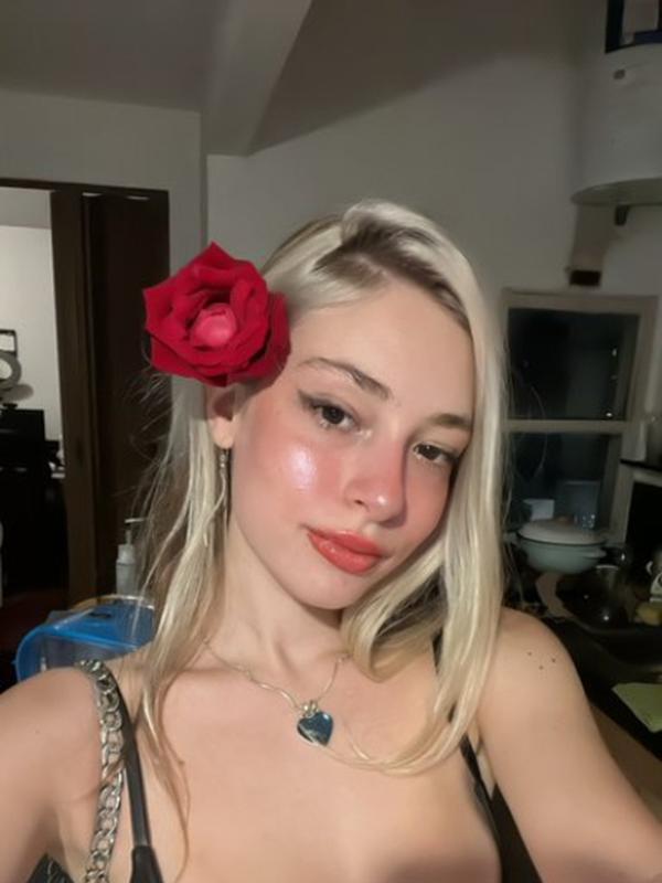 Experience Unforgettable Moments with Desiree Rouge Tonight 2 Mis Fotos